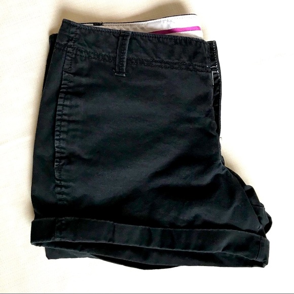 ☀️Old Navy Black “perfect 3 1/2” shorts - Picture 2 of 4